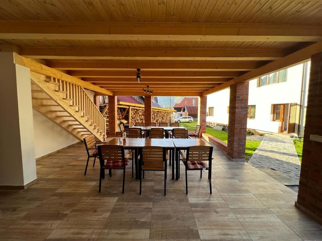 Casa Bujor De Munte Dragoslavele Hotel Bagian luar foto